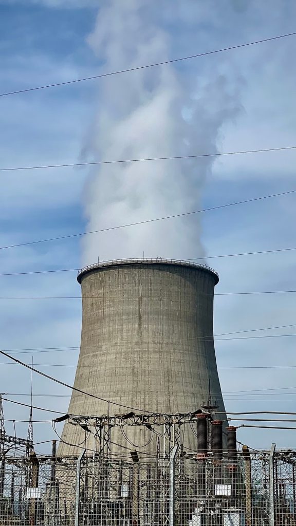 Torre de enfriamiento de una central eléctrica